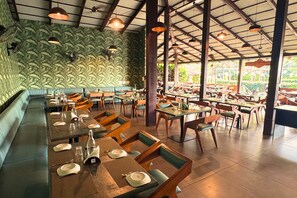 Restaurant - Veerdency Luxury Resort - 3 Km to Banglore Airport Hotel (Devanahalli)