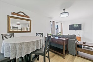 Dining - Cozy 2BD Near Ft. Myers Beach (Ft. Myers)