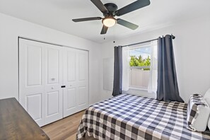 2 chambres, bureau, fer et planche à repasser, accès au Wi-Fi (inclus)