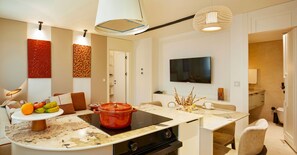 1+1 Residences | Premium bedding, desk, laptop workspace, soundproofing - G Residences Gayrettepe (Istanbul)