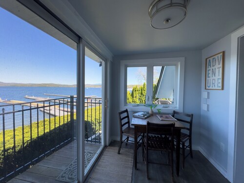 Cozy Cottage on Lake Champlain with Incredible Views and Outdoor Space!