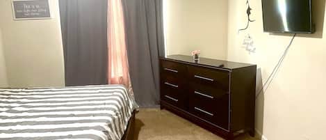 3 quartos, ferros/tábuas de passar roupa, Wi-Fi, roupa de cama