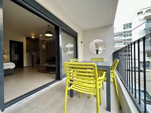 Outdoor dining - M & M 1 in the city (XP92+FQ Athens, Greece)