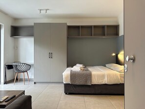 1 bedroom, iron/ironing board, free WiFi, bed sheets - M & M 1 in the city (XP92+FQ Athens, Greece)