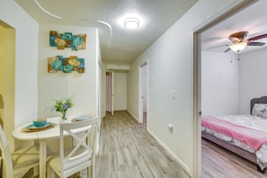 2 habitaciones, tabla de planchar con plancha, wifi y ropa de cama 