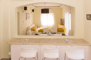 Interior - Asteri Yellow Suite - Bright Crete Haven (Asteri)