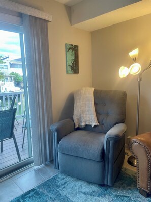 Smart TV - Waterfront retreat with a 7 min walk to the beach (Ocean City)