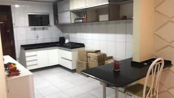 Geladeira, cooktop, liquidificador