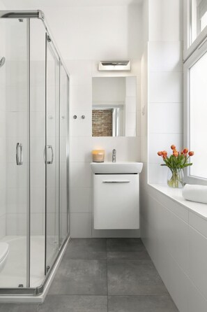 Classic Apartment, Courtyard View | Bathroom