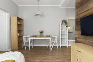 Classic Apartment, Courtyard View | 1 bedroom, iron/ironing board, free WiFi - Elite Apartments Cozy Old Town (Gdansk)
