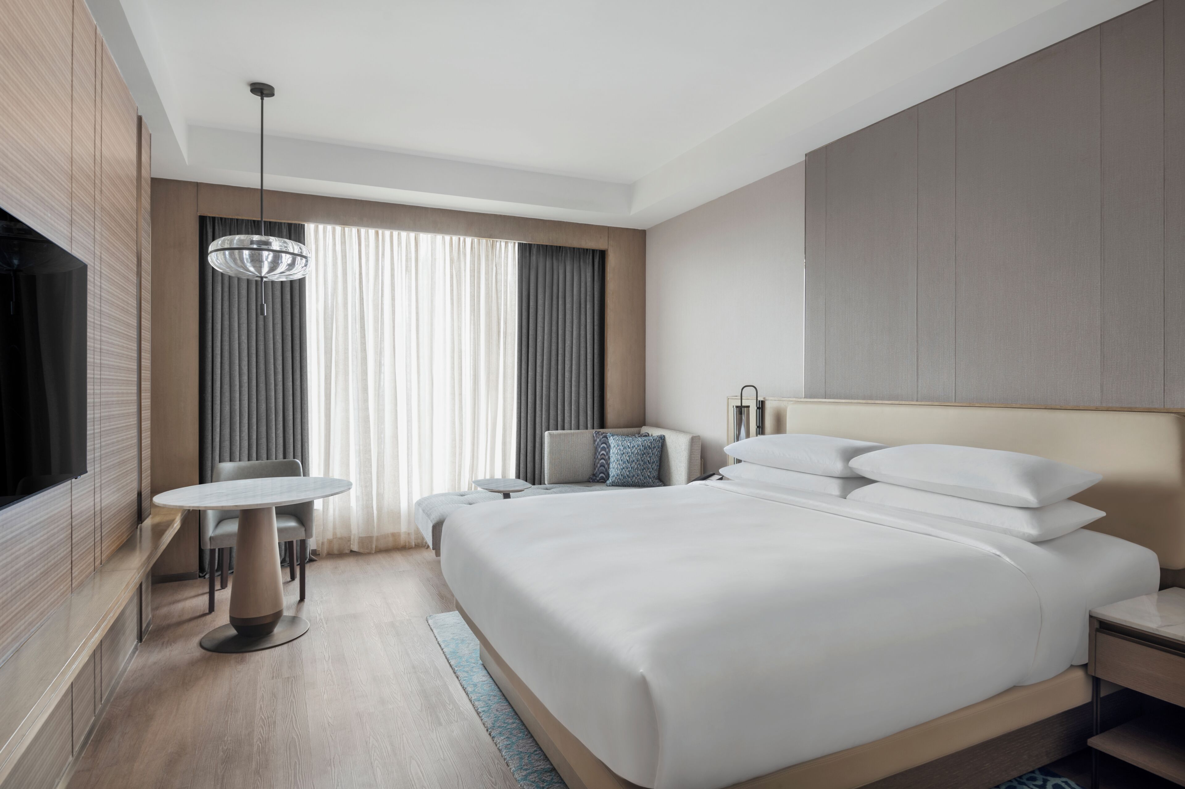 高級寝具、羽毛の掛け布団、ミニバー、セーフティボックス (室内)