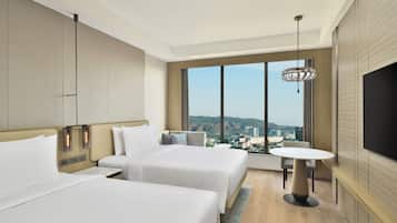 Premium bedding, down comforters, minibar, in-room safe