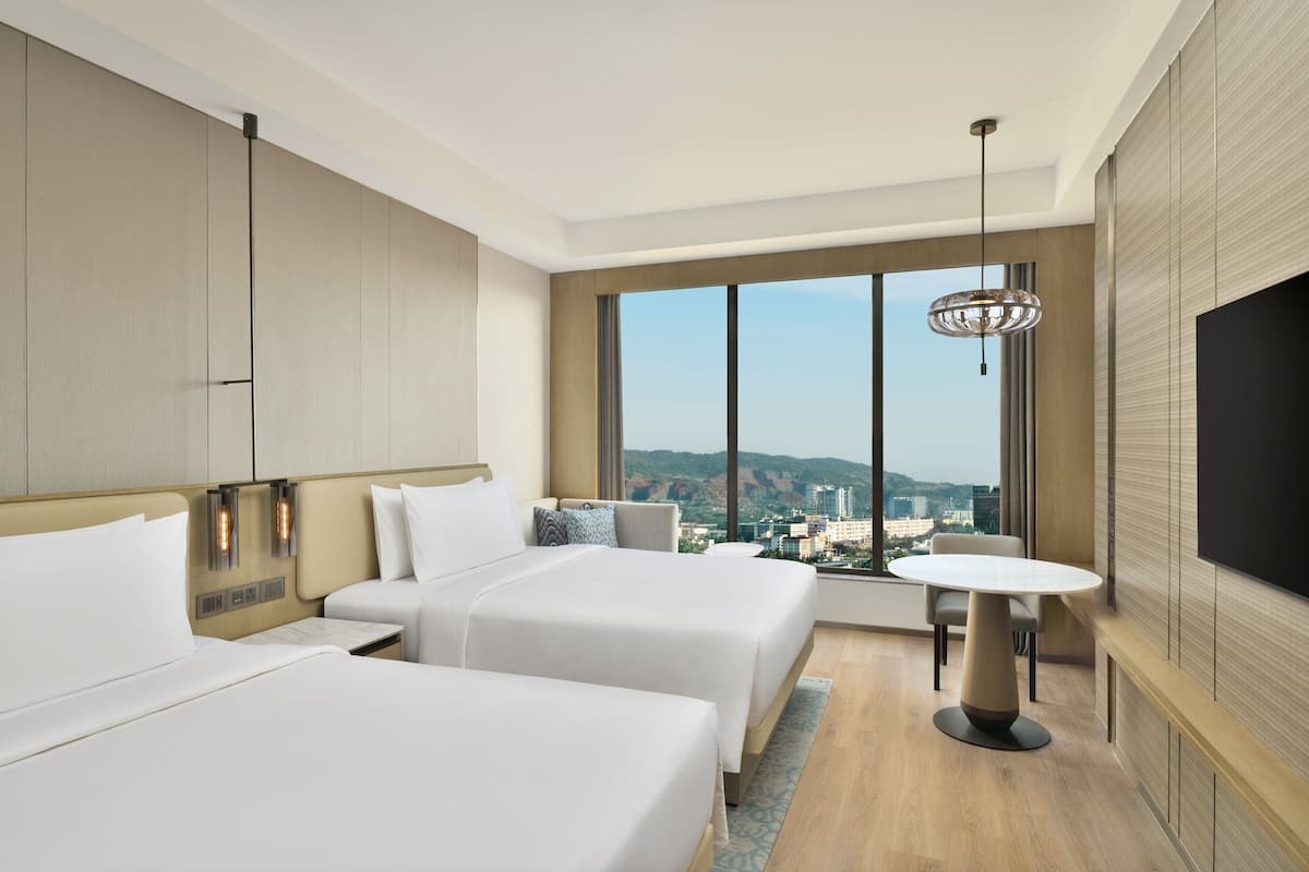 Luxe beddengoed, donsdekens, een minibar, een kluis op de kamer