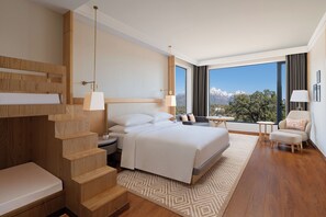 Kamar Keluarga, 1 Tempat Tidur King (View) | Seprai katun Mesir, seprai premium, busa memori, dan brankas