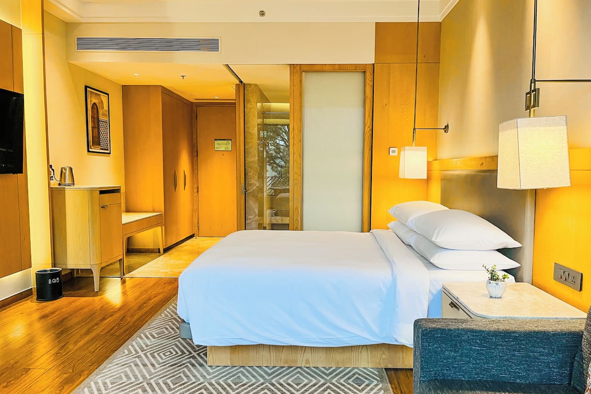 Egyptian cotton sheets, premium bedding, memory-foam beds, in-room safe
