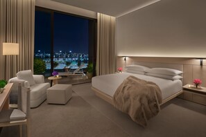 Premium bedding, minibar, in-room safe, desk - The Jeddah EDITION (Jeddah)