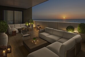 Suite, 1 habitación, Terraza | Ropa de cama de alta calidad y minibar 