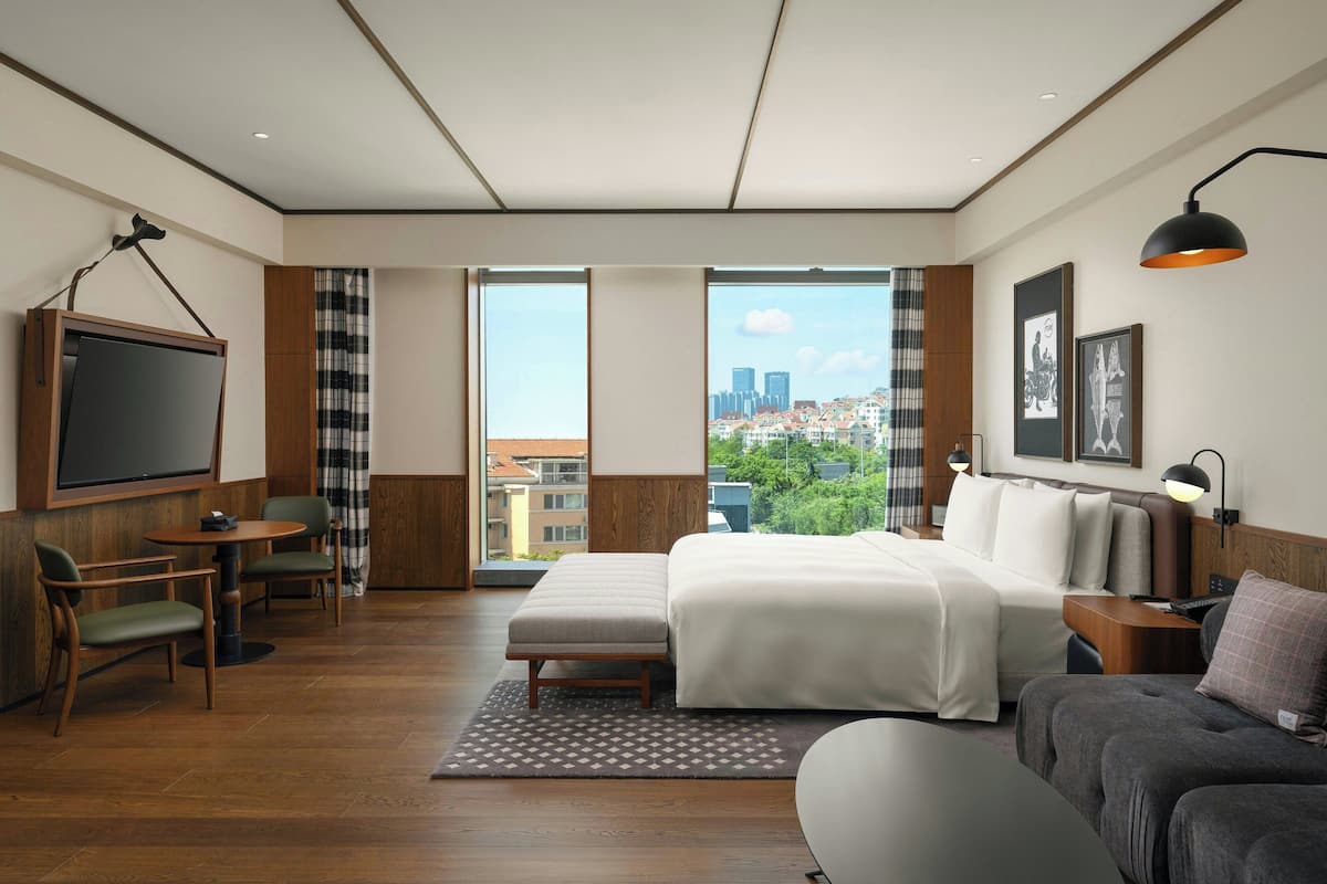 Chambre Exécutive, 1 très grand lit, non-fumeurs, vue ville | 1 chambre, articles gratuits dans le mini-bar, rideaux occultants