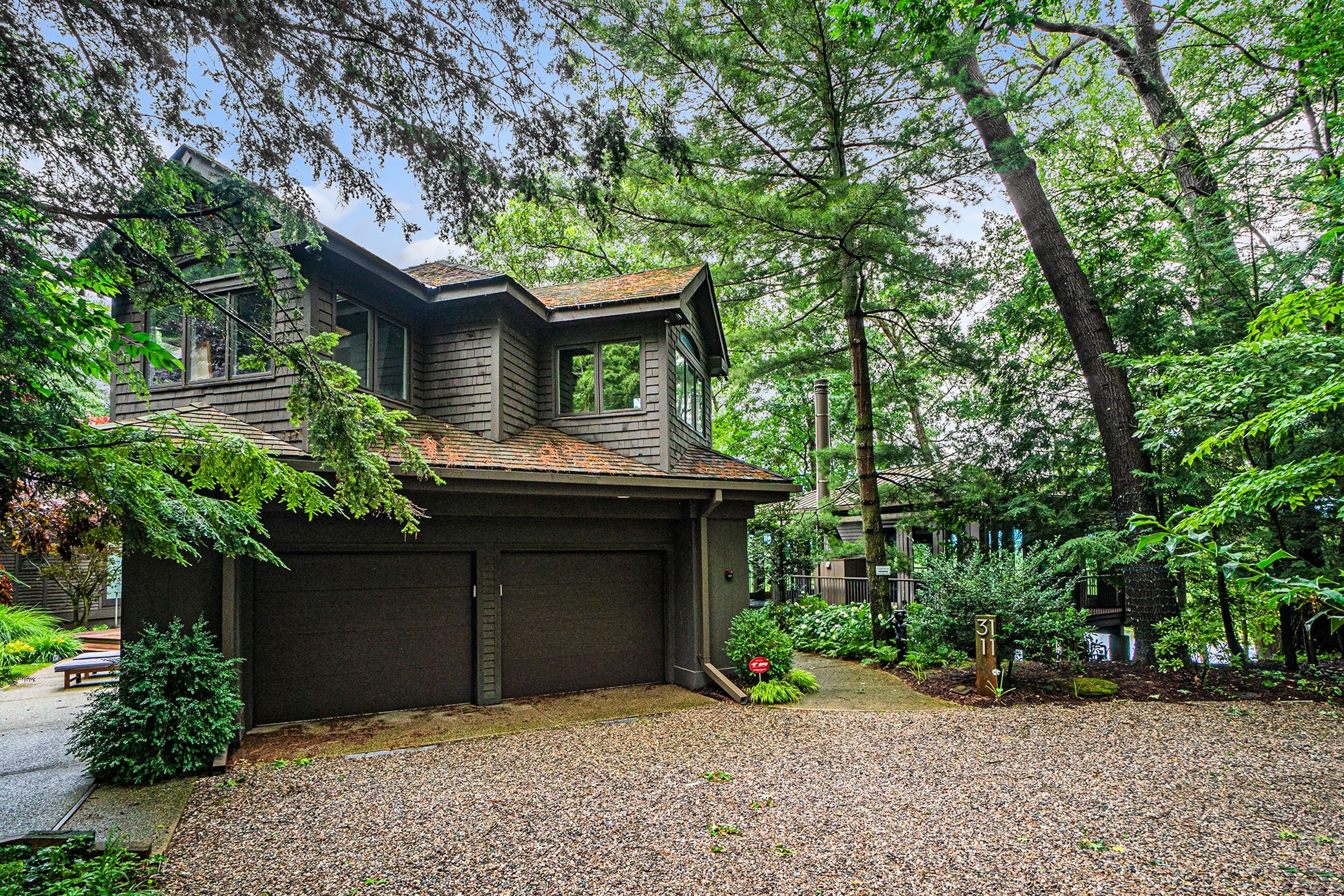 Stylish riverfront retreat w/ hot tub, screened boathouse, fishing dock & kayaks
