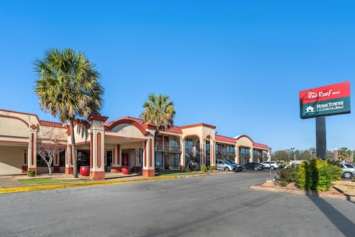 HomeTowne Studios by Red Roof Montgomery - Midtown