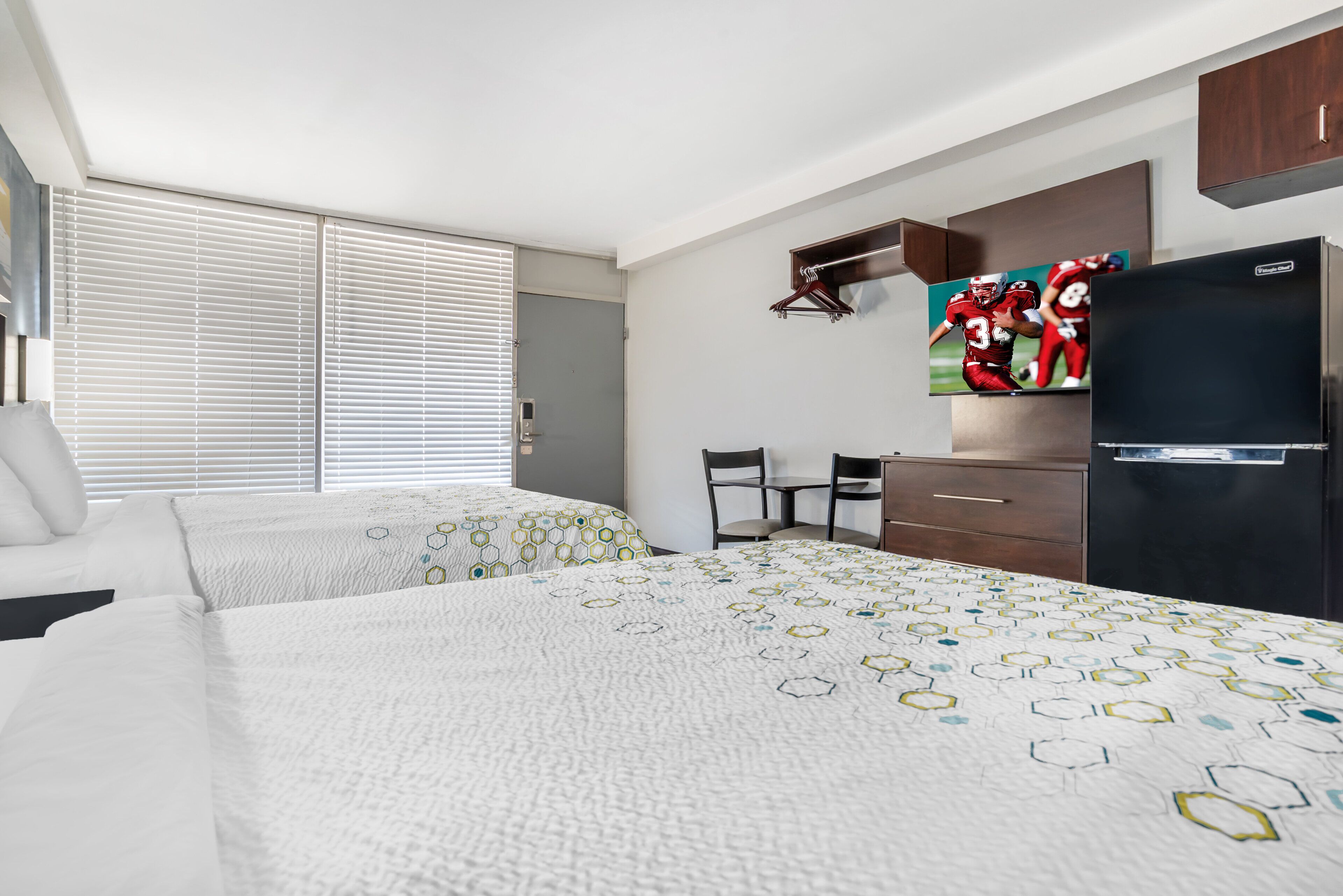 Studio, 2 Queen Beds, Non Smoking | Premium bedding, laptop workspace, WiFi (free), bed sheets