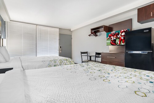 HomeTowne Studios by Red Roof Montgomery - Midtown