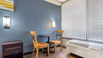 Studio, 1 King Bed, Non Smoking | Room amenity