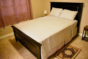 2 habitaciones, tabla de planchar con plancha, wifi y ropa de cama 