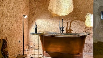 Phòng Suite Premium | Bộ trải giường bằng vải Frette của Ý, bộ đồ giường cao cấp