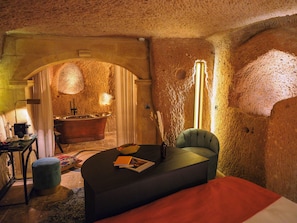 Premium Suite | Frette Italian sheets, premium bedding, memory-foam beds - Very Peri Cappadocia - The Lifestyle Luxury Design Hotel  (Nevsehir)