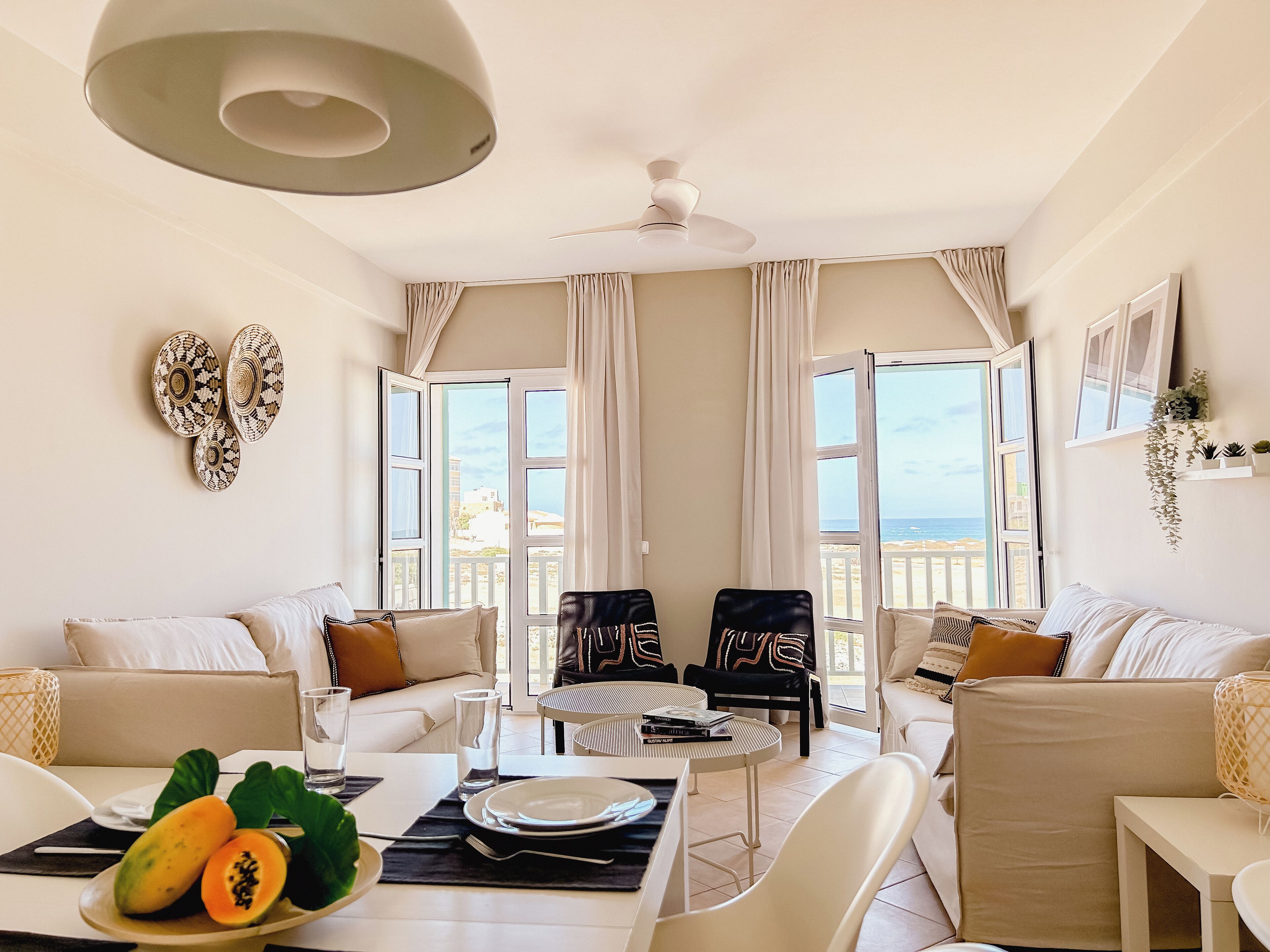Comfort Apartment, 4 Bedrooms, Non Smoking, Oceanfront | Living area