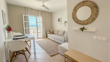 Comfort Apartment, 1 Queen Bed with Sofa bed, Non Smoking, Sea View | Living area