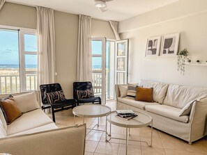 Comfort-Apartment, 4 Schlafzimmer, Nichtraucher, Meerseite | Wohnbereich