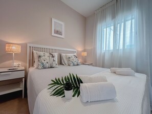 Premium bedding, down duvets, Select Comfort beds, desk - Papaya Apartments Boa Vista (Boa Vista)