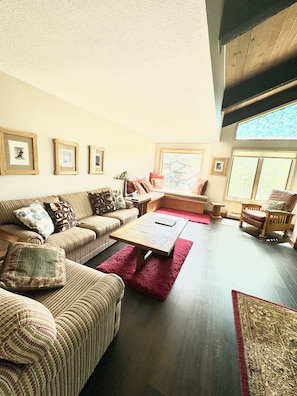 TV, fireplace - Send It Chateau TheWest #3534 2Bedroom, 2Bath, Pool, Hot Tub, Walk to Gondola (Steamboat Springs)