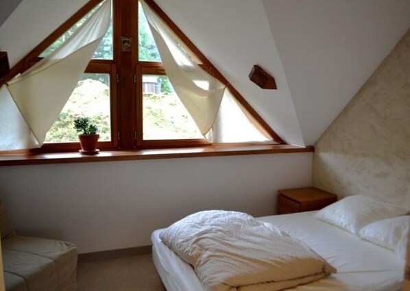 7 bedrooms, iron/ironing board, bed sheets