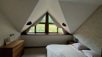 6 bedrooms, iron/ironing board, bed sheets