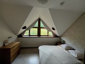 7 bedrooms, iron/ironing board, bed sheets