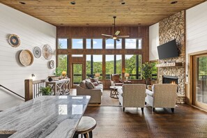 Smart TV y chimenea