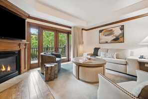 TV, fireplace - The Aspen Mountain Residences 21BC (Aspen)
