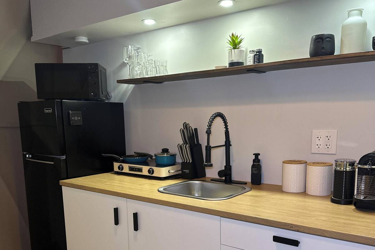 Espresso maker, full-size fridge, microwave, stovetop