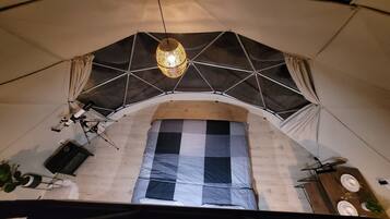 2 bedrooms, individually decorated, individually furnished
