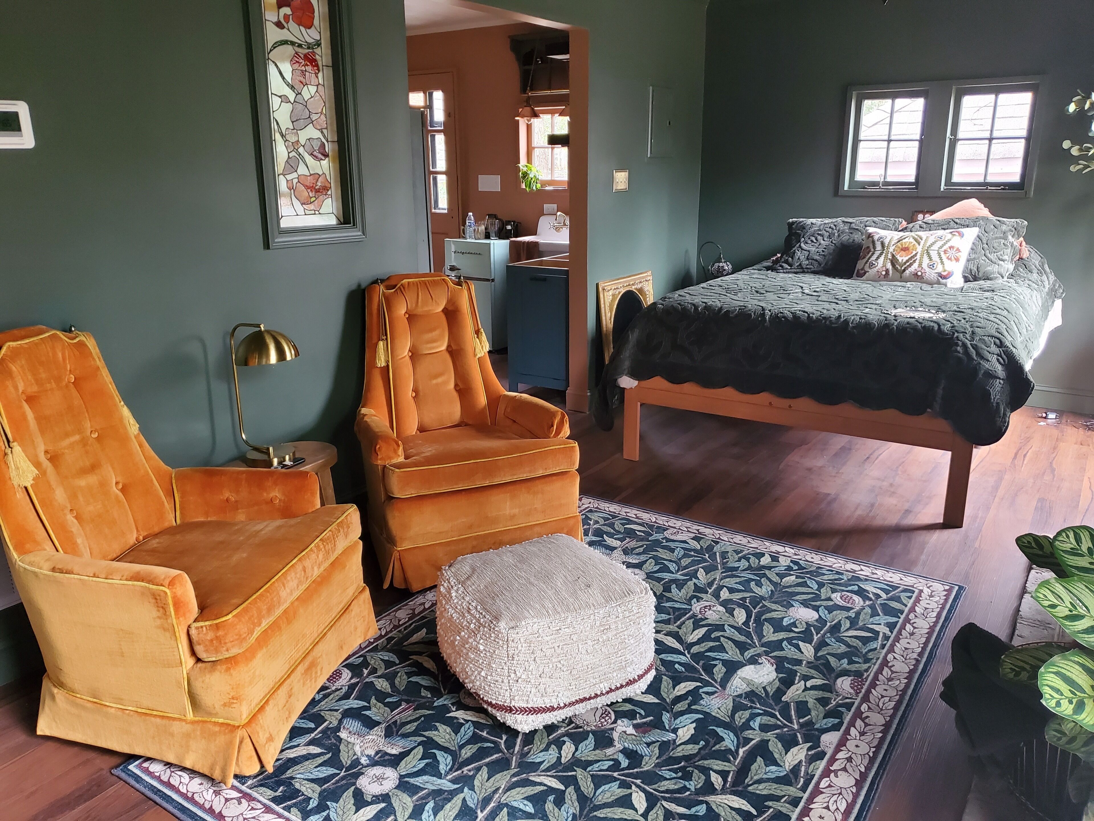 1 bedroom, desk, WiFi, bed sheets