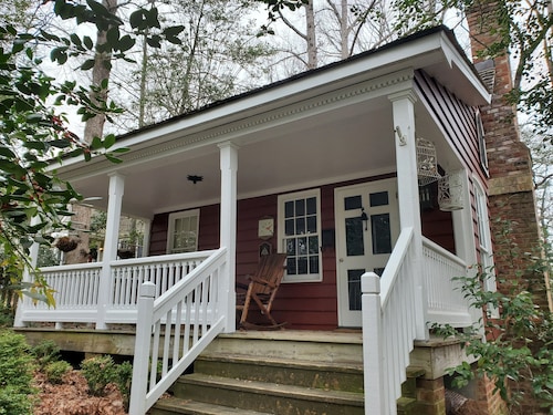 Private Romantic Bungalow for Artists & Writers, 7 Mins to Downtown Richmond,