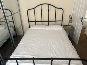 3 bedrooms, free WiFi, bed sheets - Manchester, Levenshulme, Entire House, Sleeps 7max (Manchester)