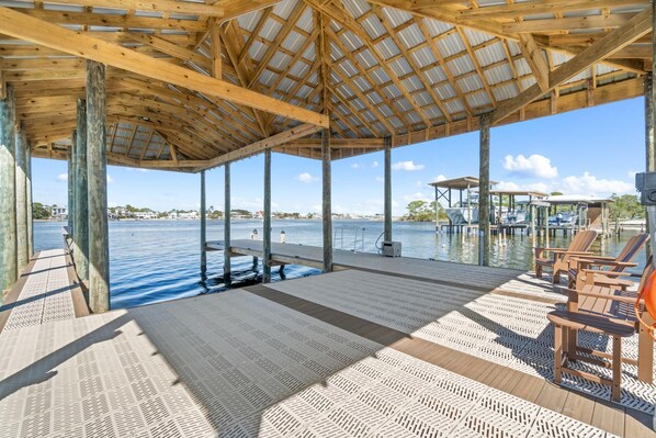 Maison, plusieurs lits (Cotton Bayou Fish Camp) | Enceinte de l’hébergement