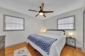 3 soverom, strykejern/-brett, reiseseng for barn og sengetøy