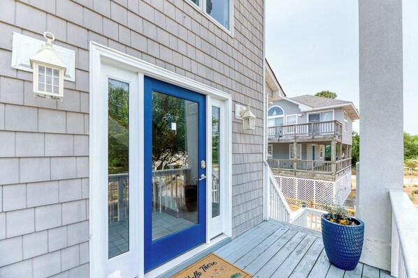 Exterior detail - Beautifully updated Corolla beach house with sun deck and private pool! (Corolla)