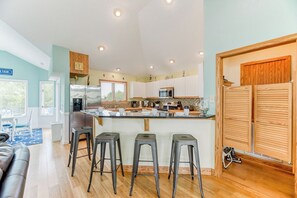 Fridge, microwave, oven, stovetop - Beautifully updated Corolla beach house with sun deck and private pool! (Corolla)