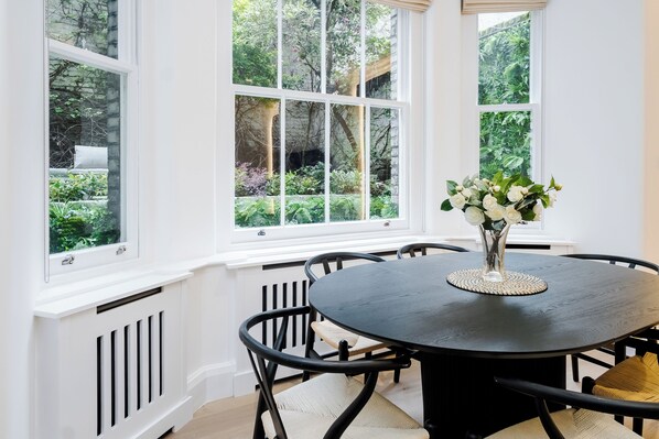 Luxury Apartment, 2 Bedrooms, Air conditioning | Living area | 75-inch Smart TV with digital channels - Luxury Oasis in South Kensington WITH AC (London)